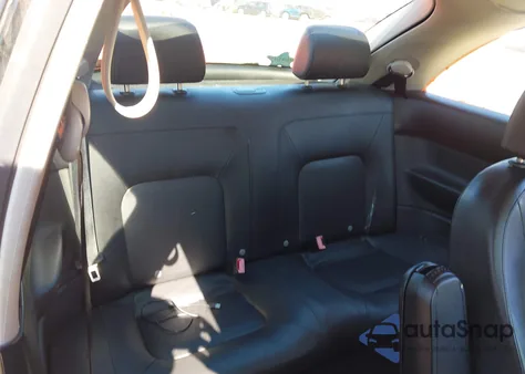 2010 Volkswagen New Beetle 2.5L Final Edition z USA, uszkodzony, nr VIN 3VWPW3AG9AM021337